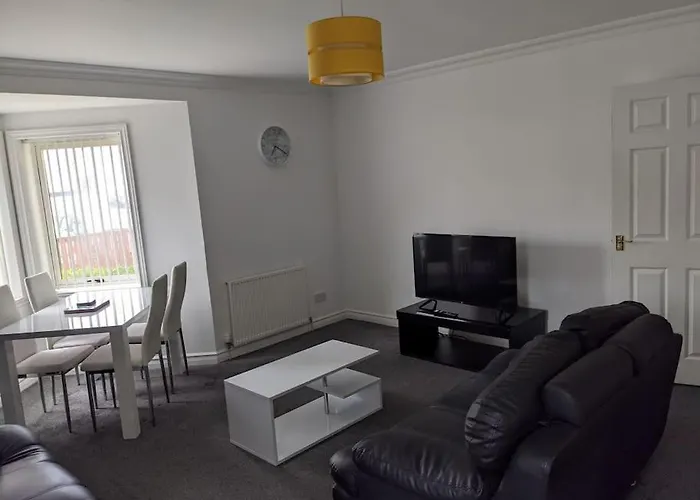 Teith Court Apartment With Private Parking.