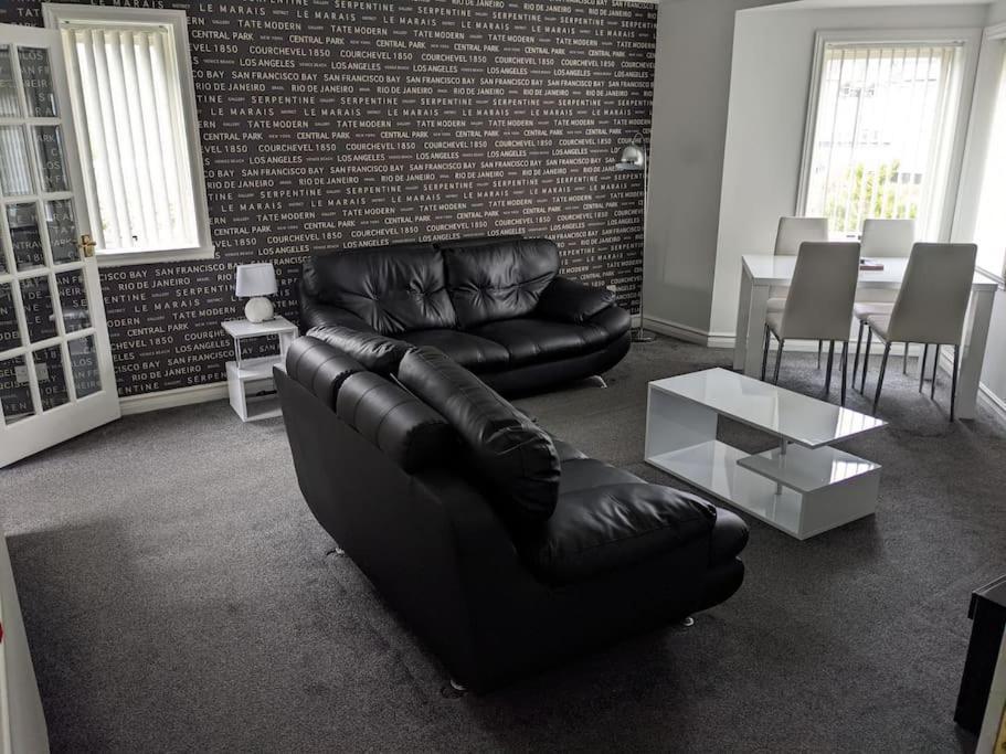 Teith Court With Private Parking. Apartamento *